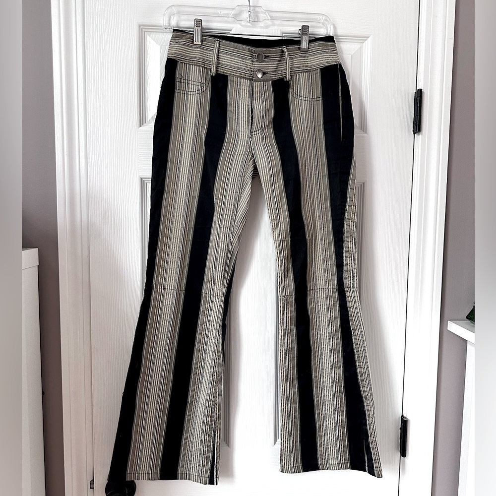 Alice + Olivia Cropped Striped Pants. Size 0
